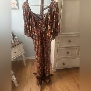 Almost new fall jumper with beautiful sleeves. True to size.